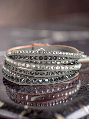 Swarovski Crystal Wrap Bracelet in Box ✨🤩